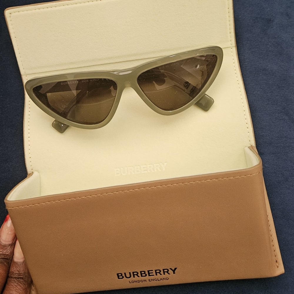 Burberry Cat-eyed Sunglasses